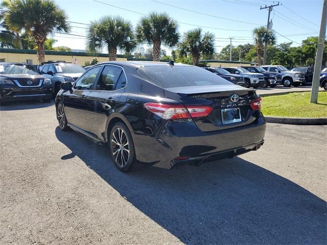 2020 toyota camry se