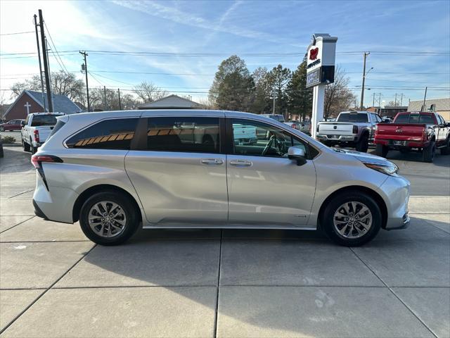 2021 toyota sienna le