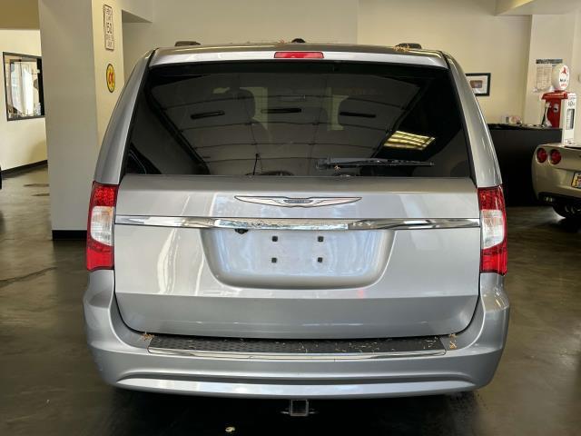 2013 chrysler town & country touring