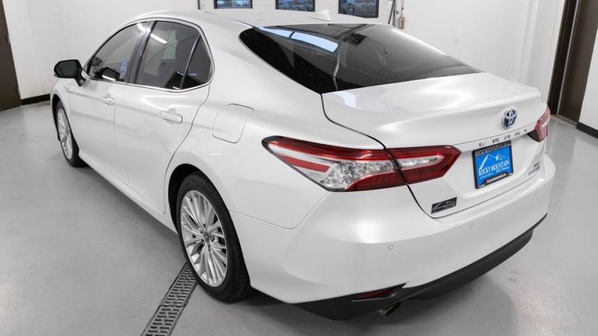 2020 toyota camry hybrid xle