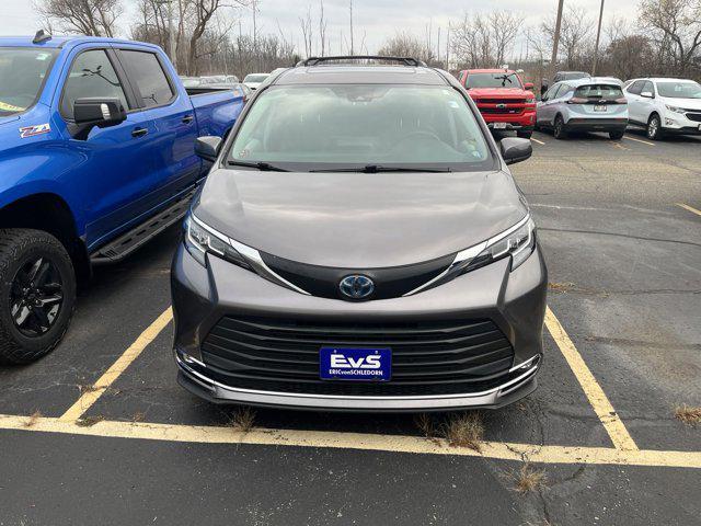 2022 toyota sienna t mulliner