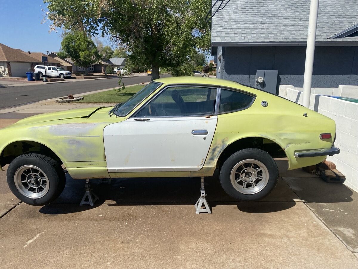 1973 datsun 240z coupe yellow black