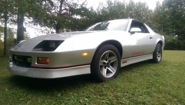 1985 camaro z28 iroc z 5-speed "rare silver"...low miles...same as trans am gta