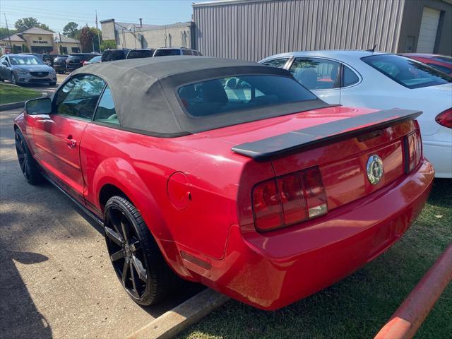 2007 ford mustang deluxe