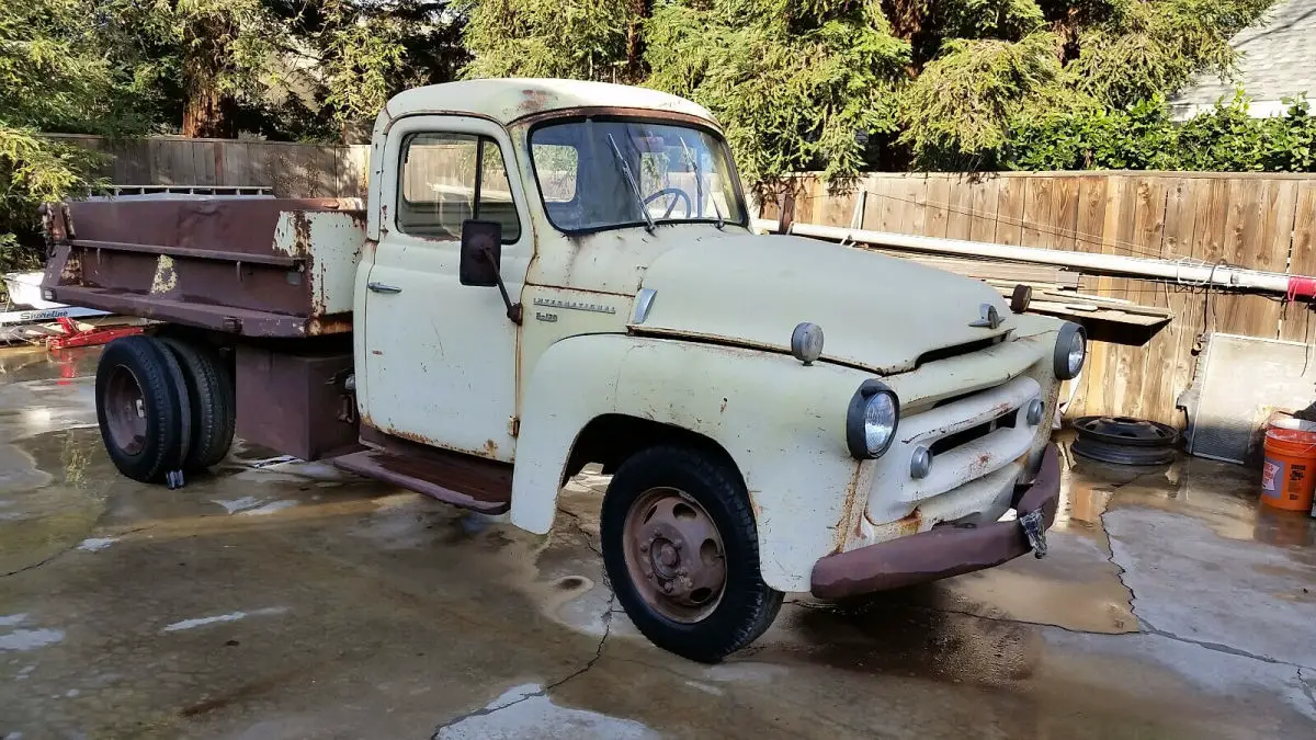 1957 international s130 dump bed