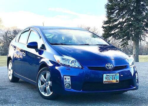 2010 toyota prius iv. 138,000 miles. 40+ mpg. new brakes and rotors. $7000