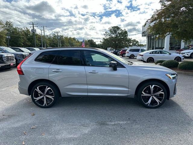 2023 volvo xc60 b5 ultimate dark theme