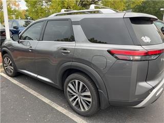 2022 Nissan Pathfinder platinum