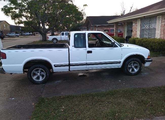 2000 chevrolet s-10 ls in louisiana by owner