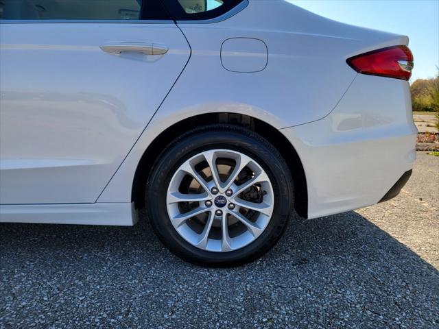 2020 ford fusion se
