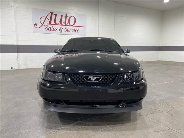 2004 ford mustang base