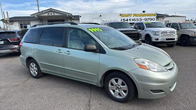2010 toyota sienna le