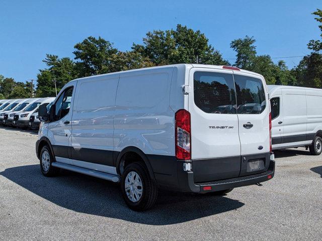 2022 ford transit-250 base
