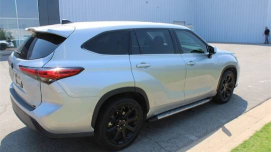 2022 toyota highlander le