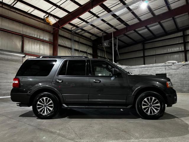 2017 ford expedition xlt