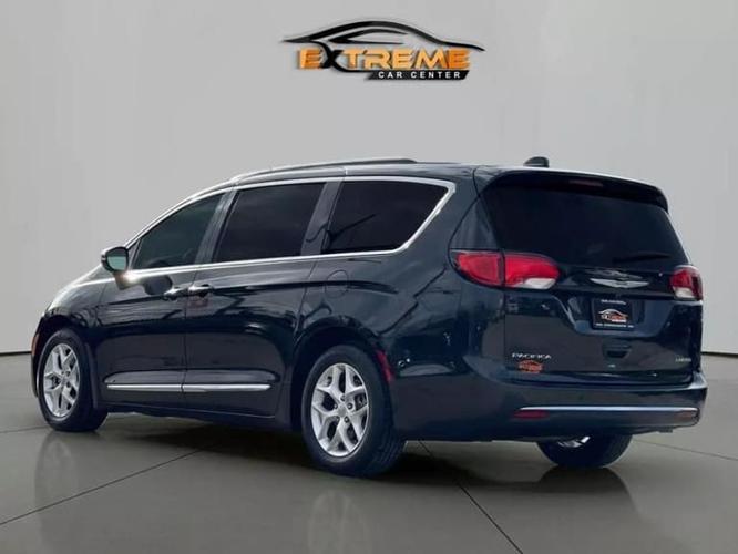 2020 chrysler pacifica in detroit, michigan