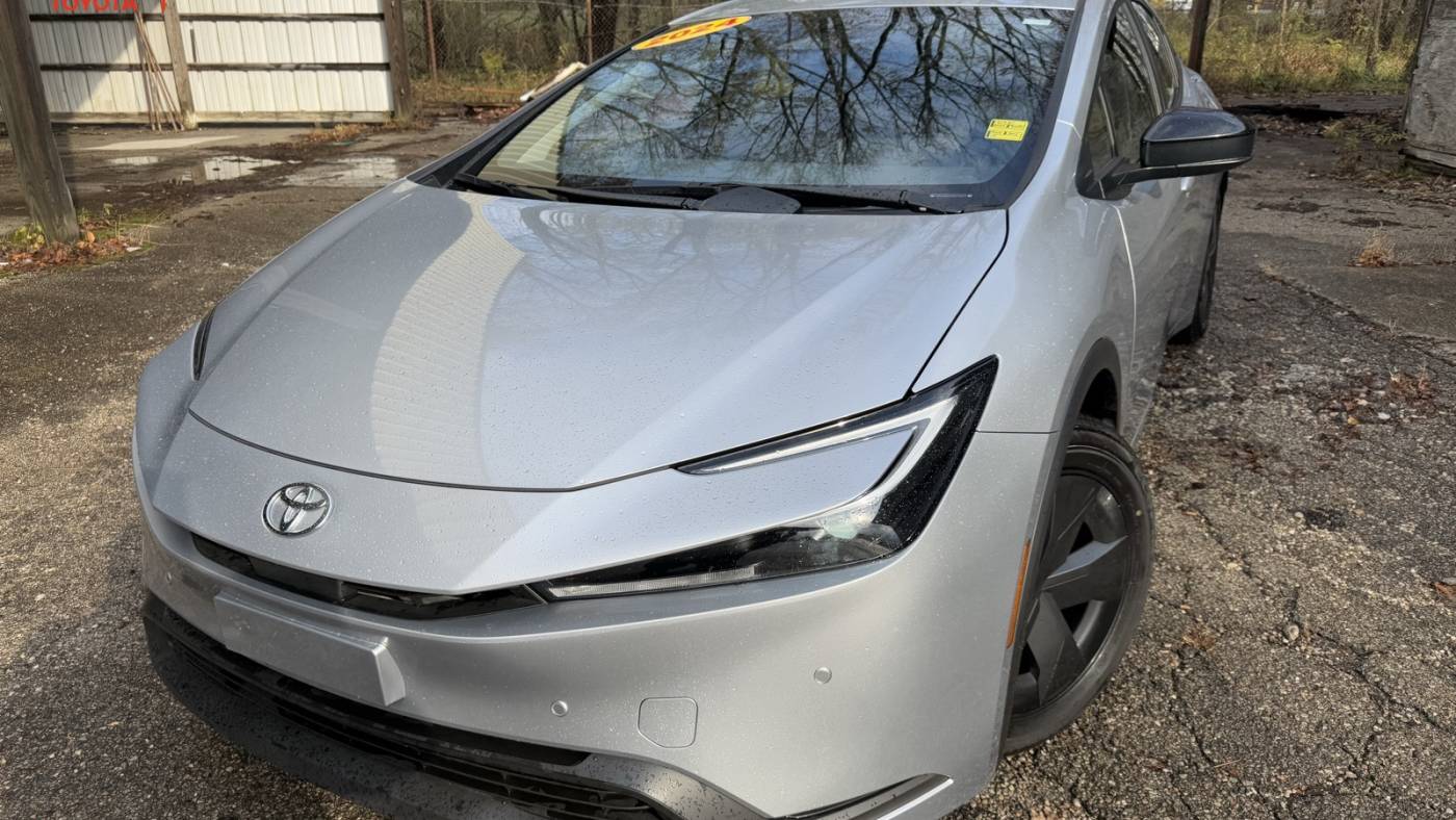 2024 toyota prius le