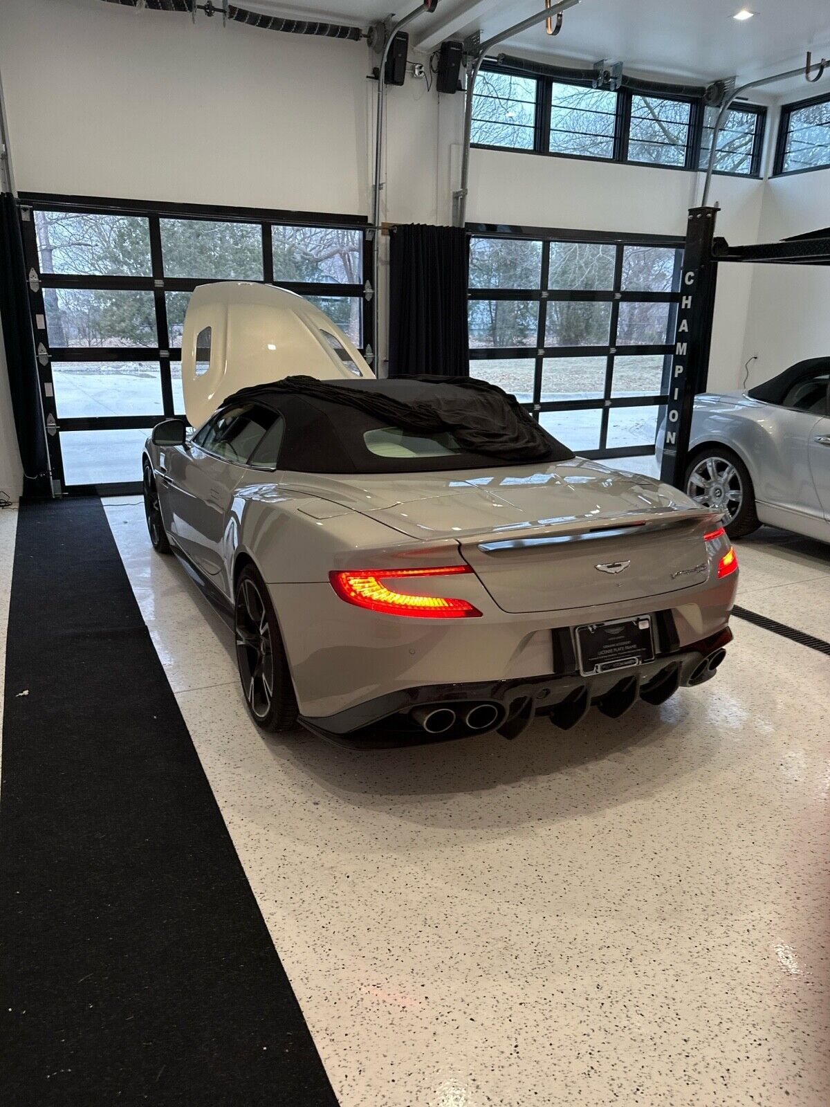 2018 aston martin vanquish s