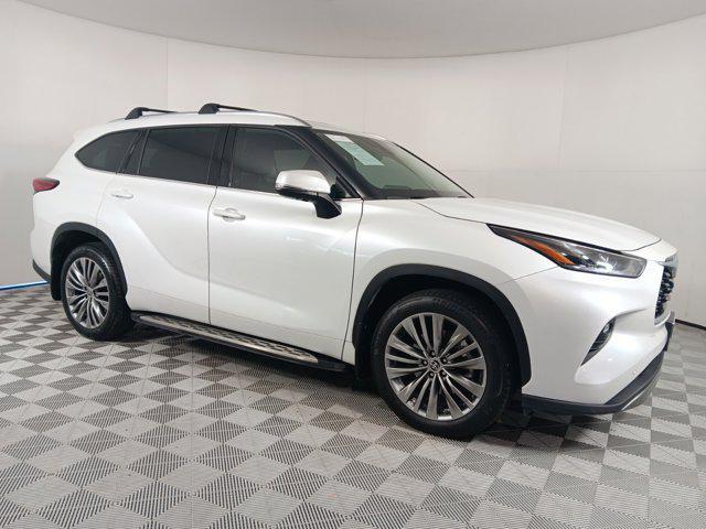 2022 toyota highlander platinum
