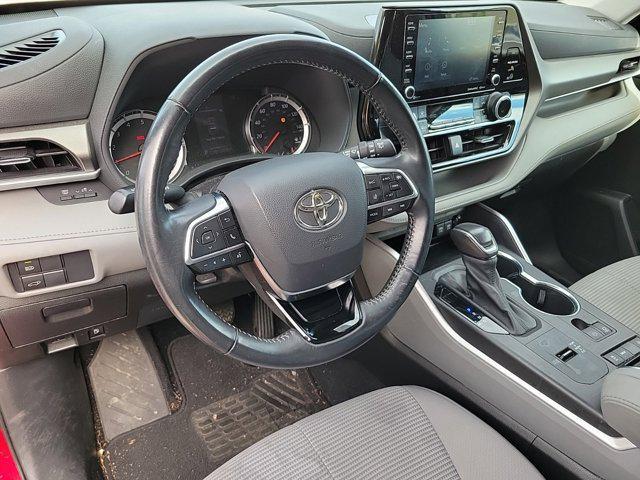 2021 toyota highlander le