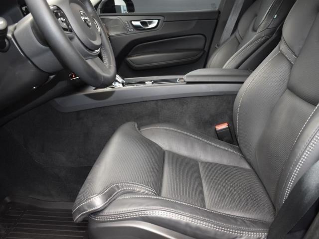 2023 volvo xc60 b5 ultimate dark theme