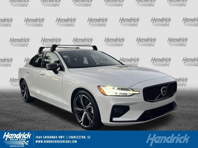 2024 volvo s60 b5 plus dark theme