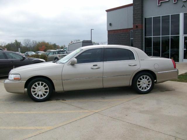 2006 lincoln town car in muskego, wisconsin