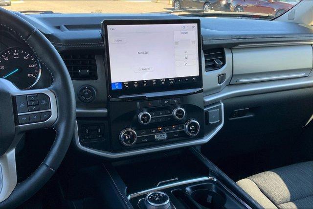 2022 ford expedition xlt