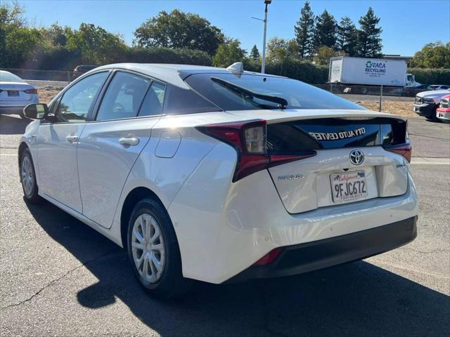 2019 toyota prius le