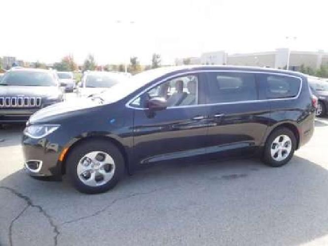 2018 chrysler pacifica hybrid touring plus in waukesha, wi