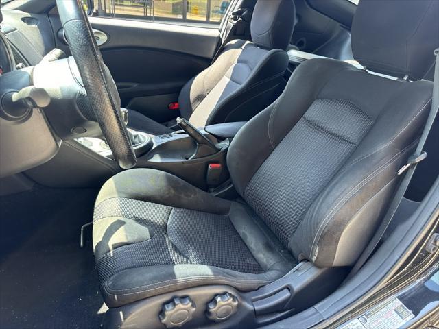 2010 nissan 370z base