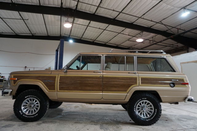 rare 1990 jeep grand wagoneer, 4x4, low mileage survivor