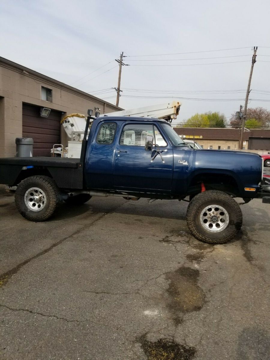 1974 dodge powerwagon w100 club cab 4x4 5.7 hemi power wagon 4x4 4 speed dana 60