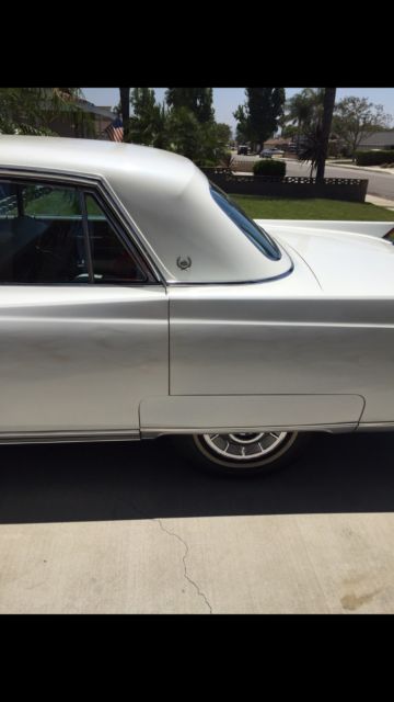 1964 cadillac fleetwood with beautiful head turner lots of customxetras 2nd ownr