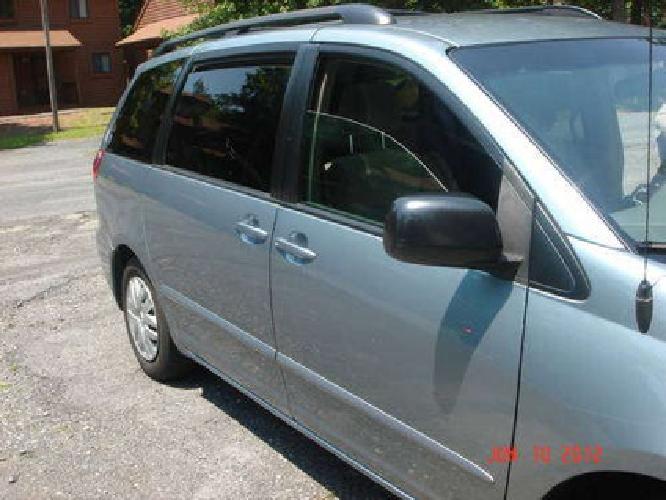 2007 toyota sienna le - blue - 94k mileage in brooklyn, ny