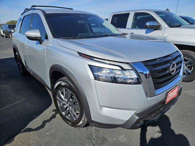 2022 nissan pathfinder sv