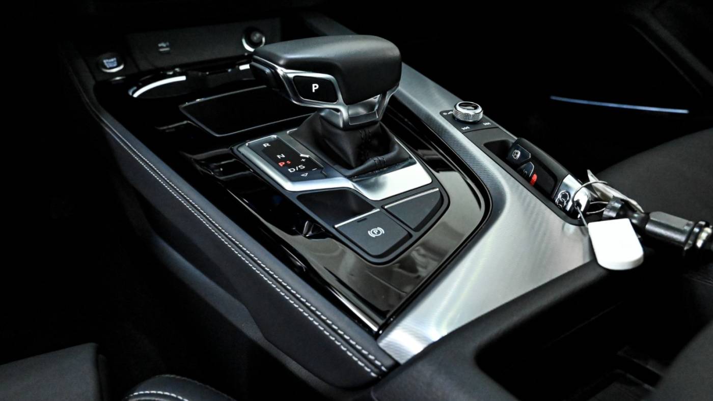2024 audi a4 quattro s line prem plus 45 tfsi