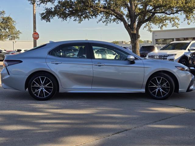 2021 toyota camry se