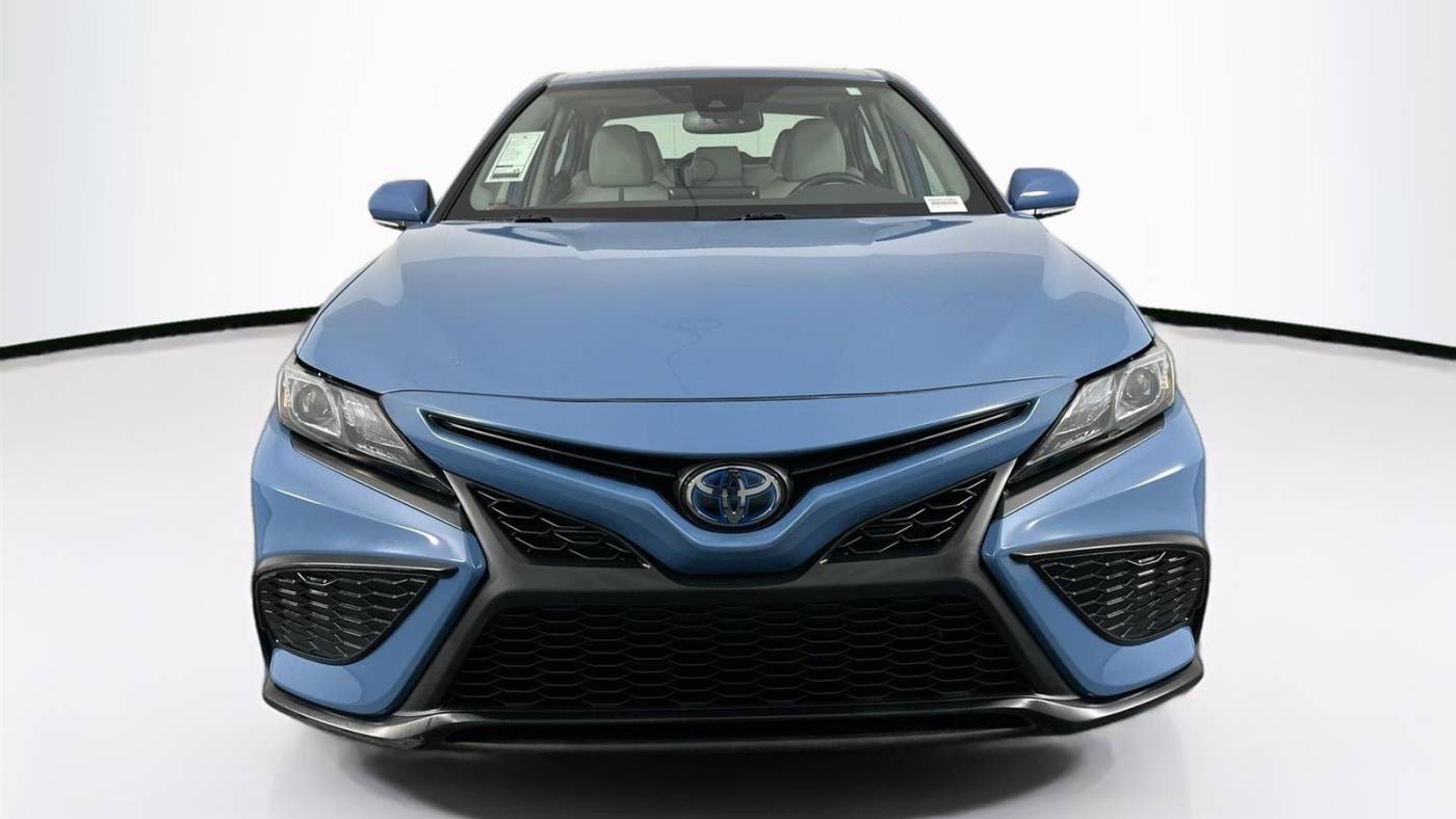 2023 toyota camry hybrid se