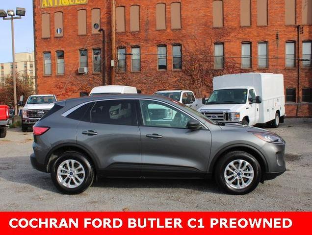 2022 ford escape se
