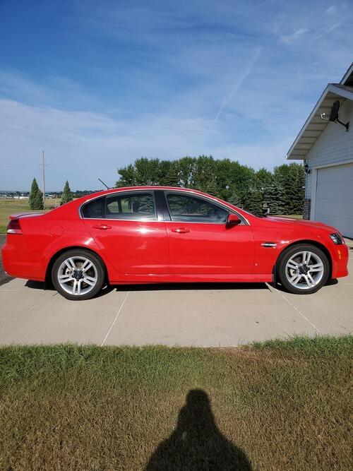 2009 pontiac g8 35,000 actual miles v6 red you will not find a cleaner one