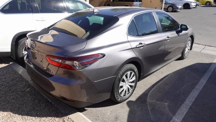 2022 toyota camry hybrid le
