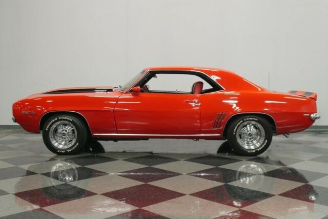 classic vintage chevy camaro fuel injected lt1 engine