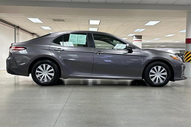 2018 toyota camry hybrid le