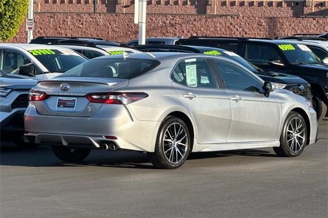 2022 toyota camry se