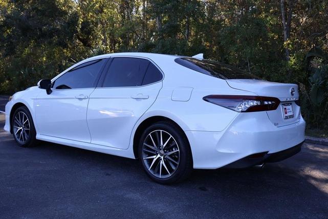 2022 toyota camry hybrid xle