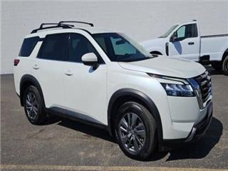 2022 Nissan Pathfinder sv