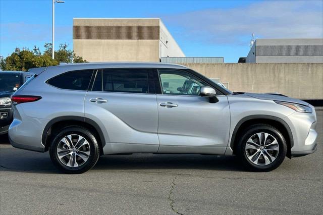 2022 toyota highlander xle