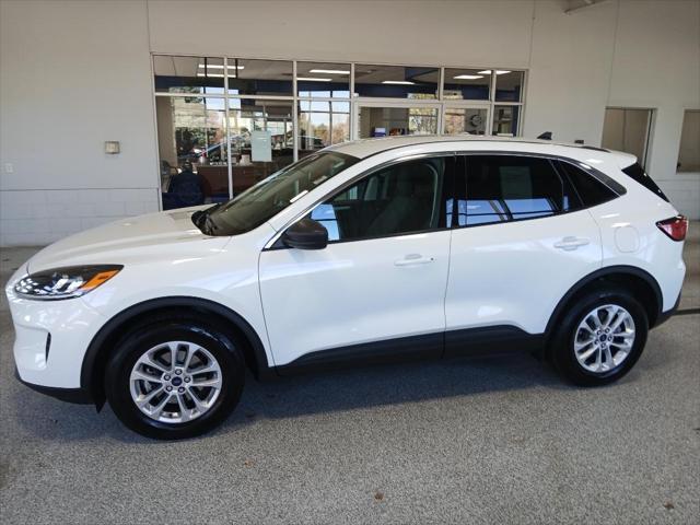 2022 ford escape se