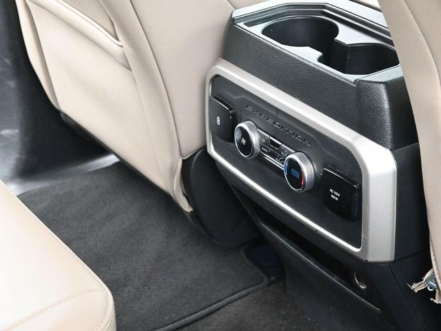 2022 ford expedition max xlt